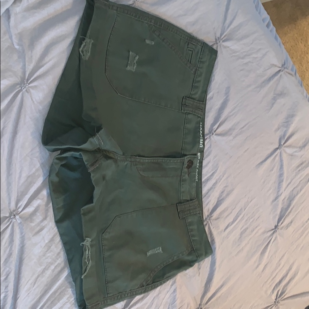 Mid Rise Short